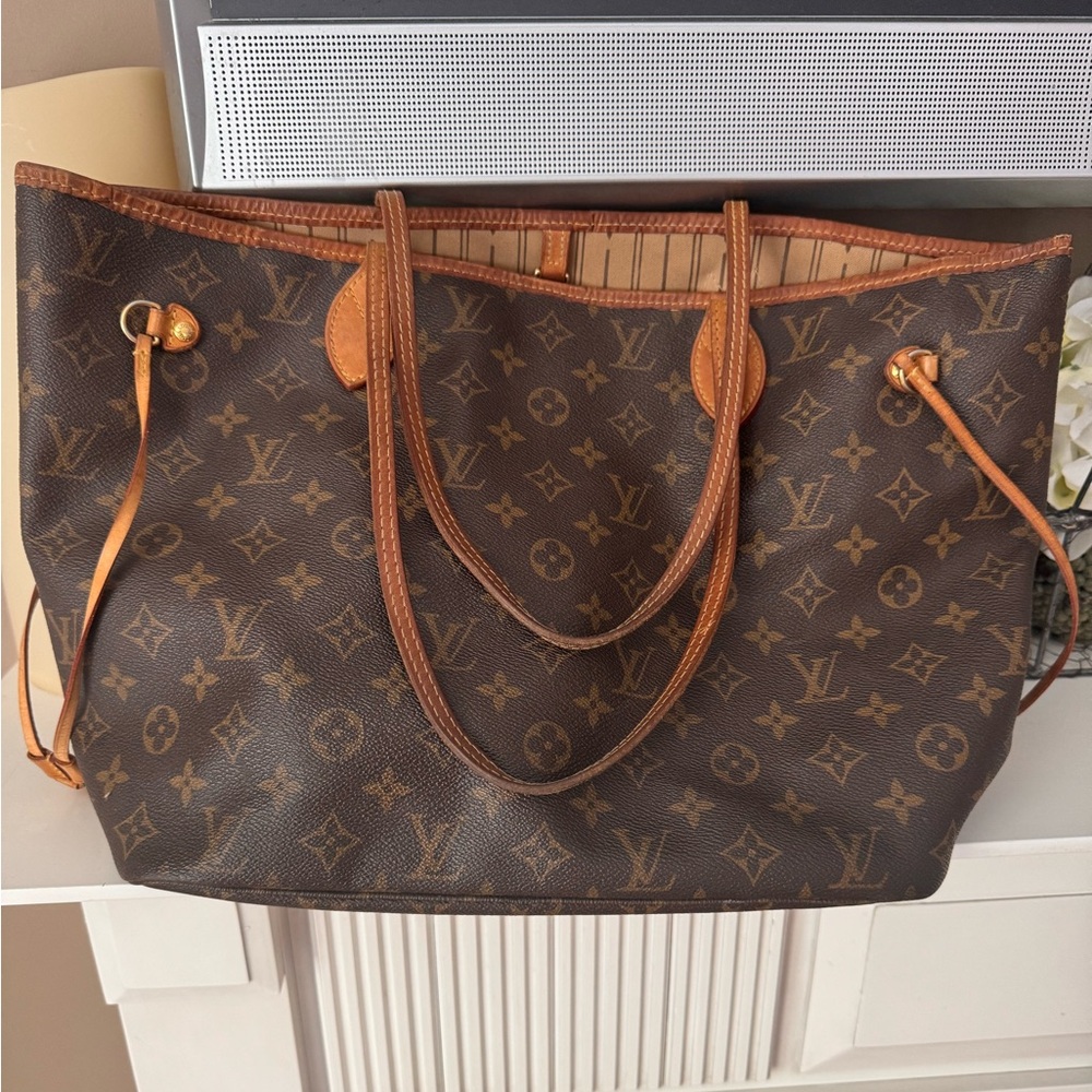 Louis Vuitton Neverfull Bag